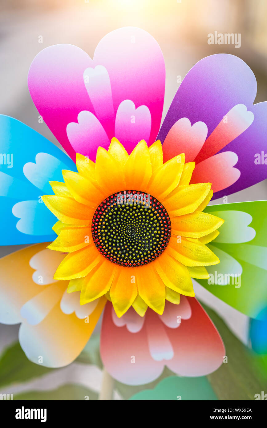 Farbenfrohe künstliche dekorative Sonnenblume Ventilator Stockfoto