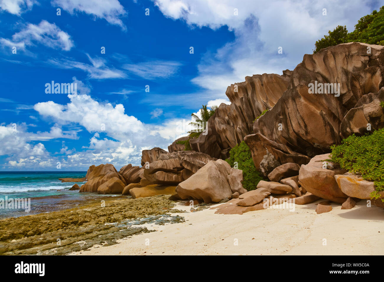 Tropischer Strand von Seychellen Stockfoto