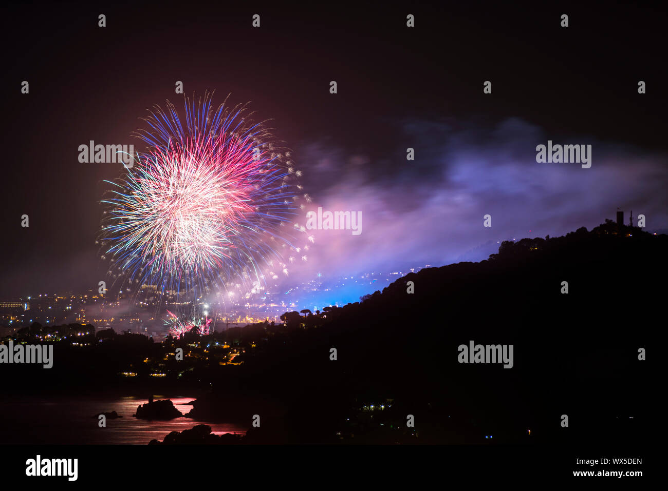 Jährliche FEUERWERK FESTIVAL BLANES, LLORET DE MAR KÜSTE COSTA BRAVA GERONA KATALONIEN SPANIEN Stockfoto