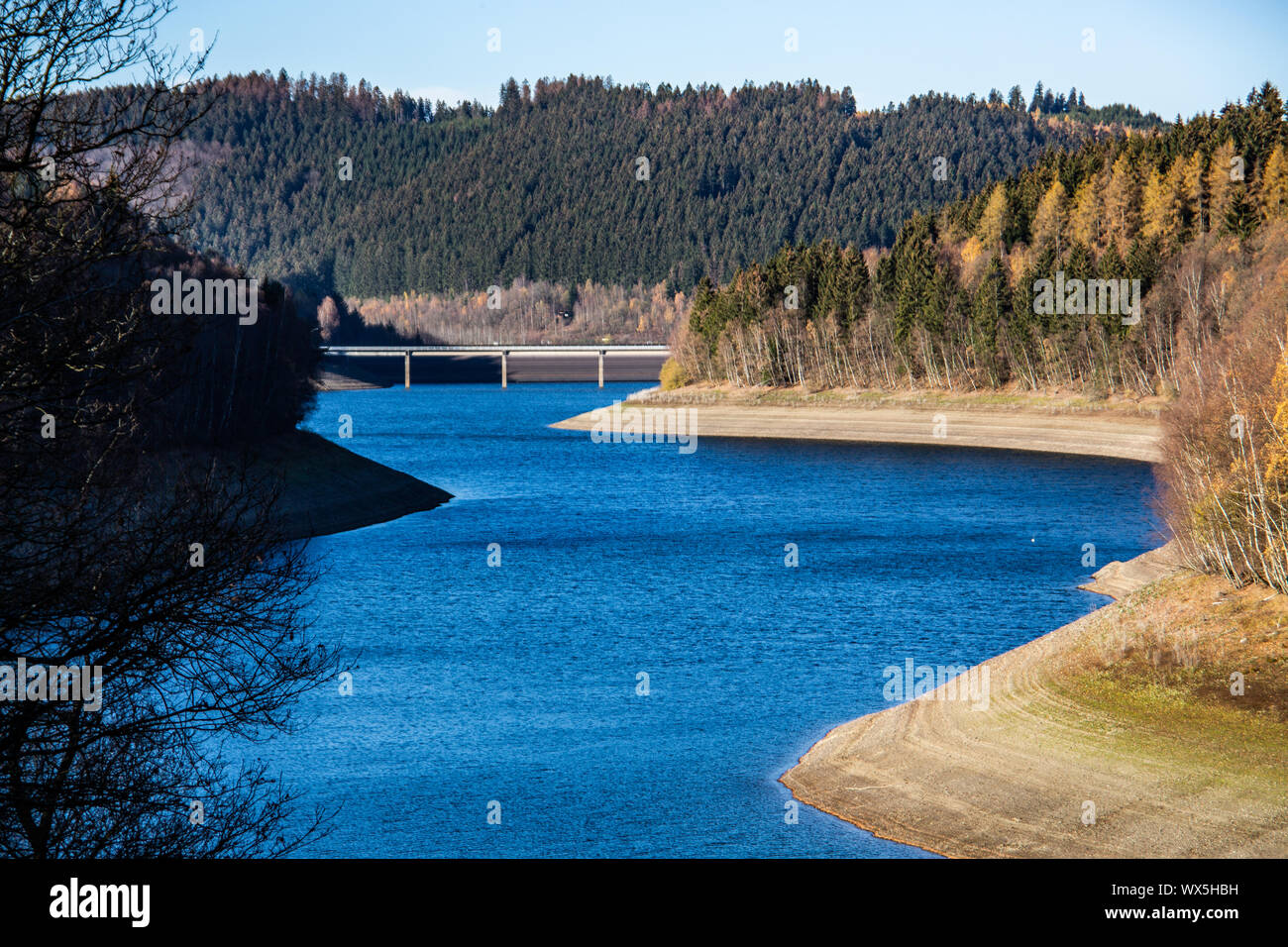 Obernautal dam im Siegerland in Trockenzeiten Stockfoto