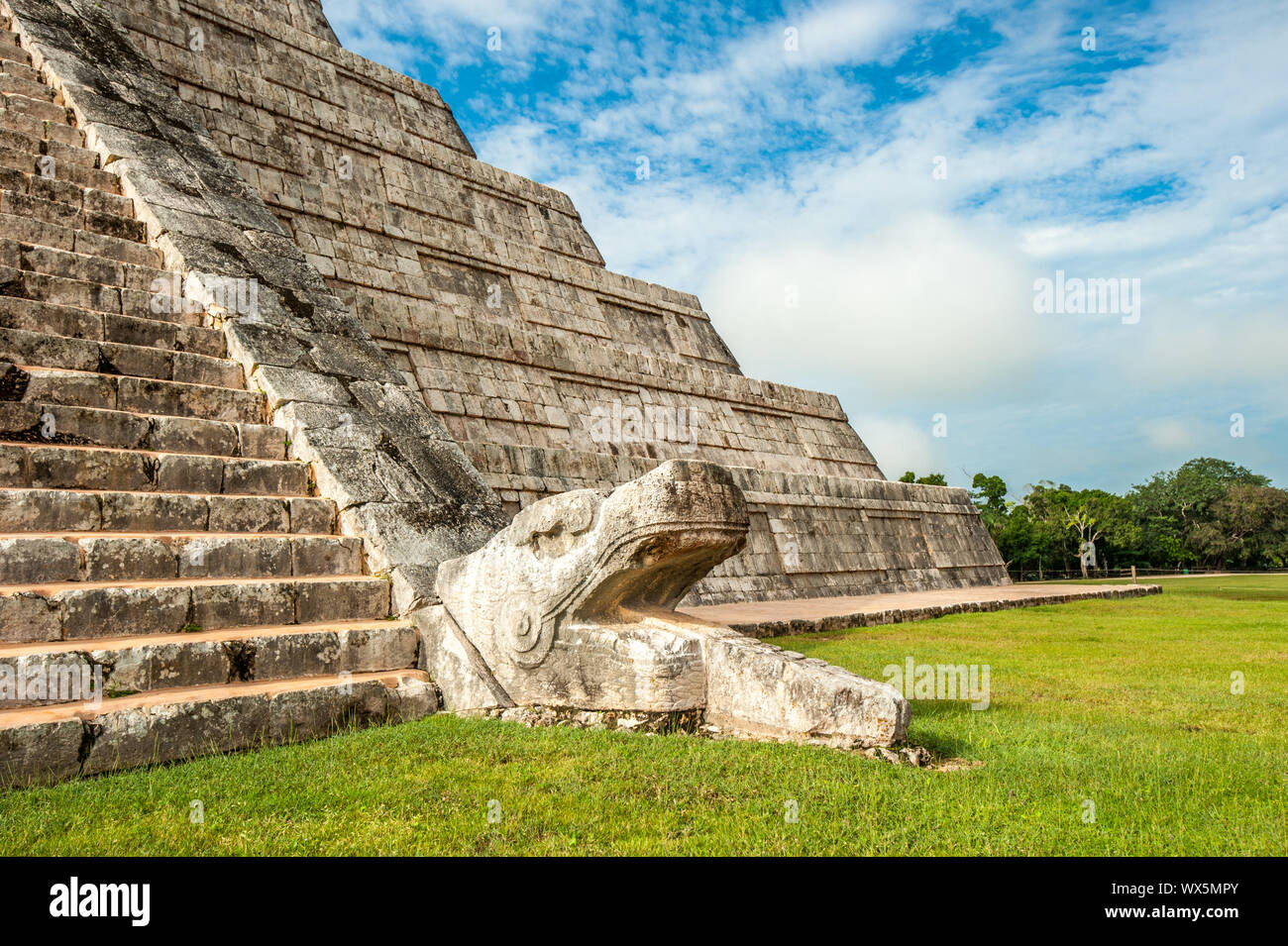 El Castillo oder Tempel der Kukulkan Pyramide, Chichen Itza, Yucatan, Mexiko Stockfoto