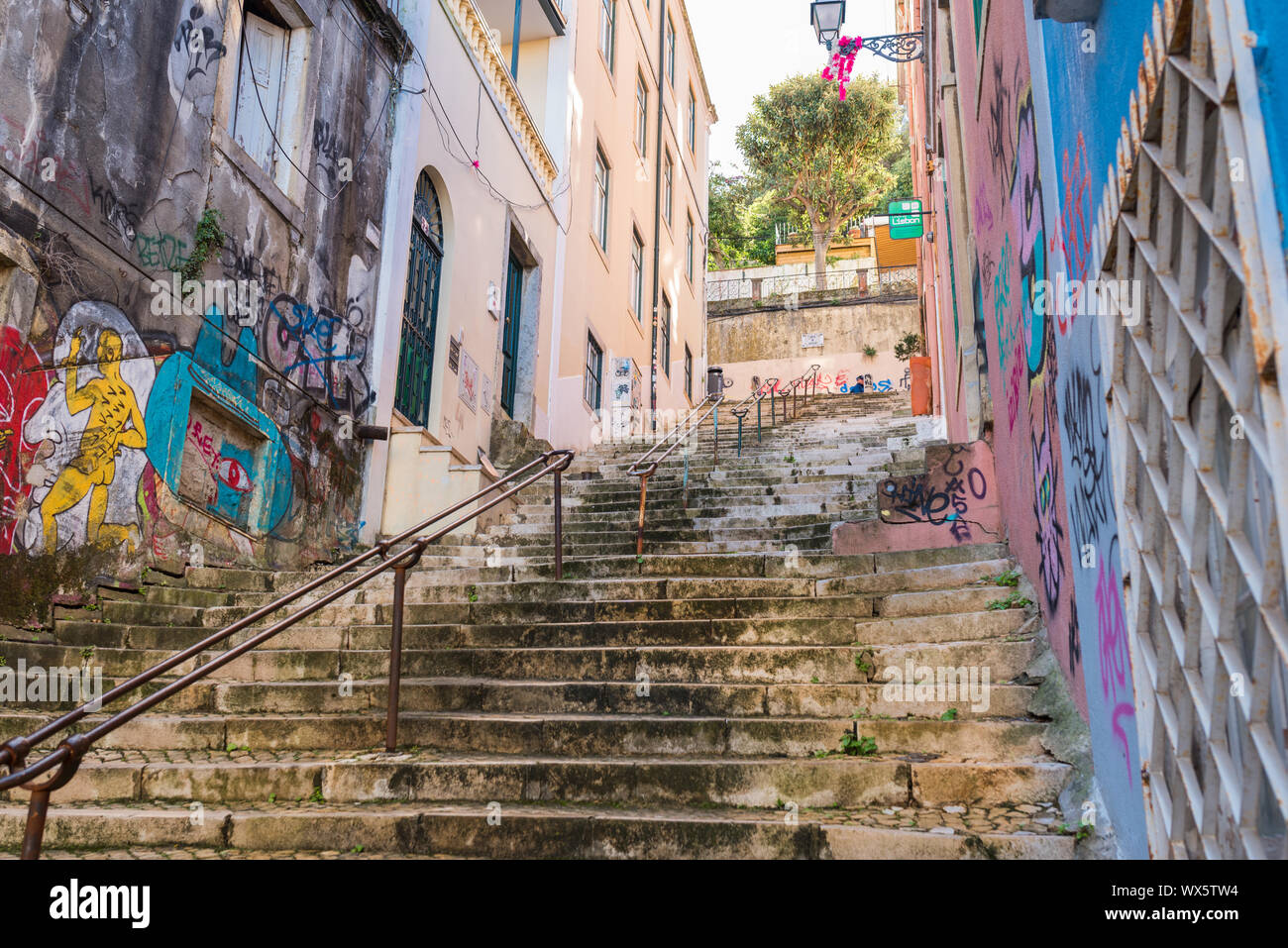Typische Treppen überall in der Stadt Lissabon Stockfoto