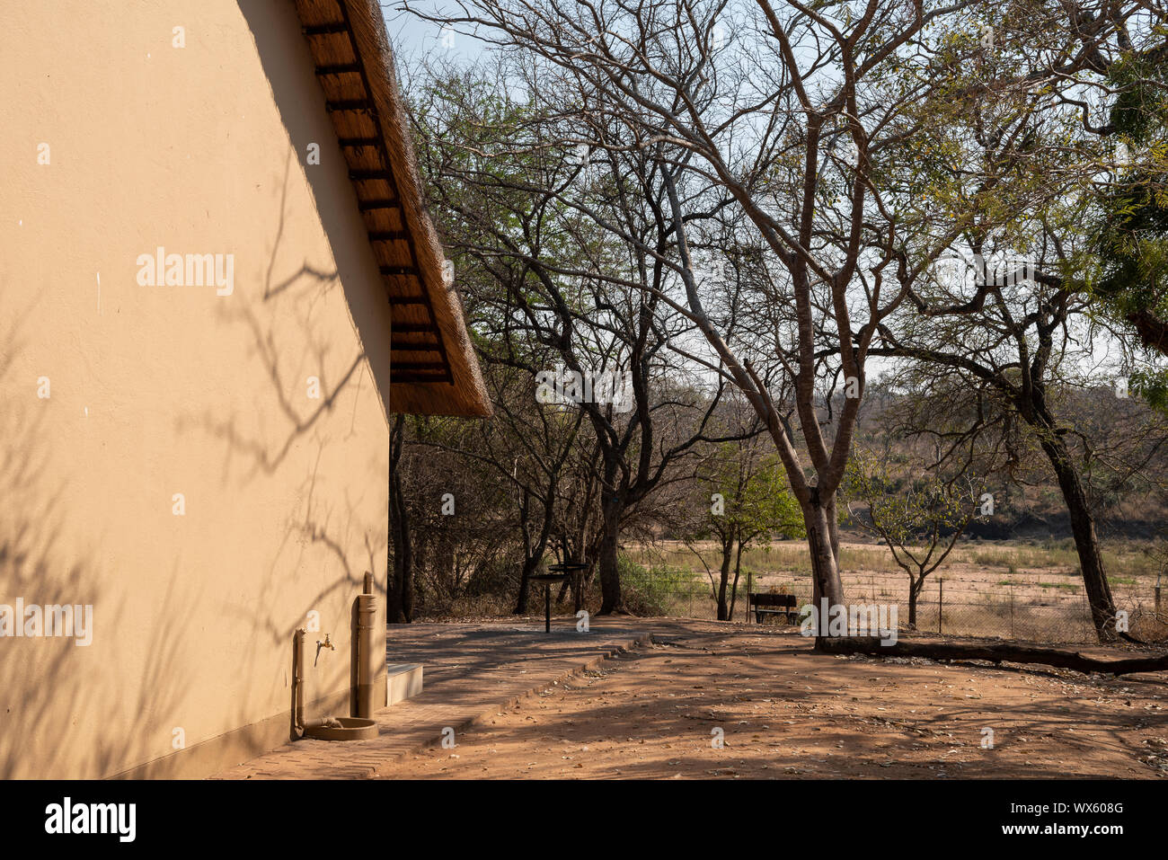 Der Blick von einer der Hütten am Biyamiti bushveld Camp Stockfoto