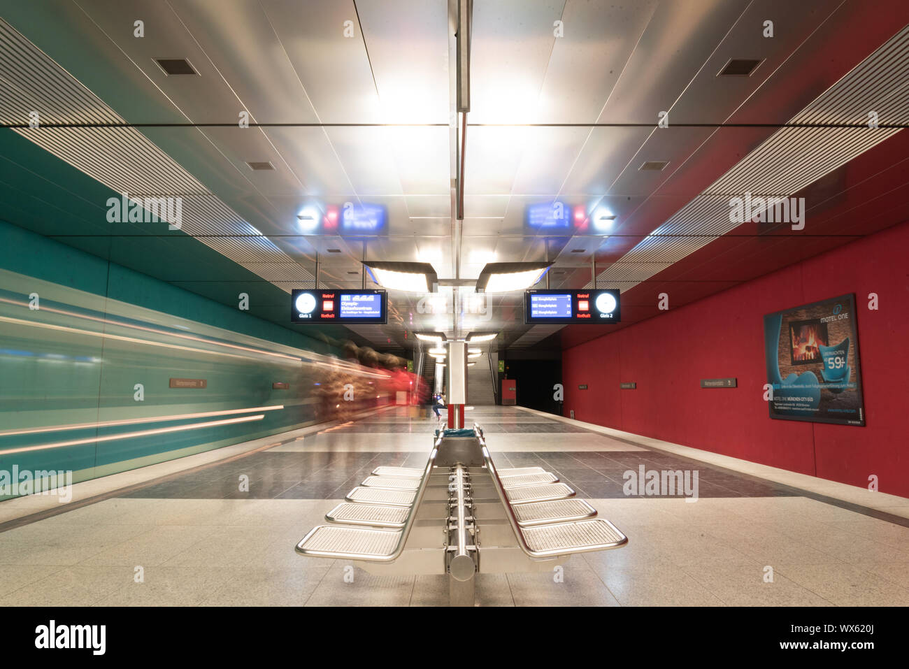 Münchener U-Bahn Station Wettersteinplatz 01, Bayern, Deutschland Stockfoto