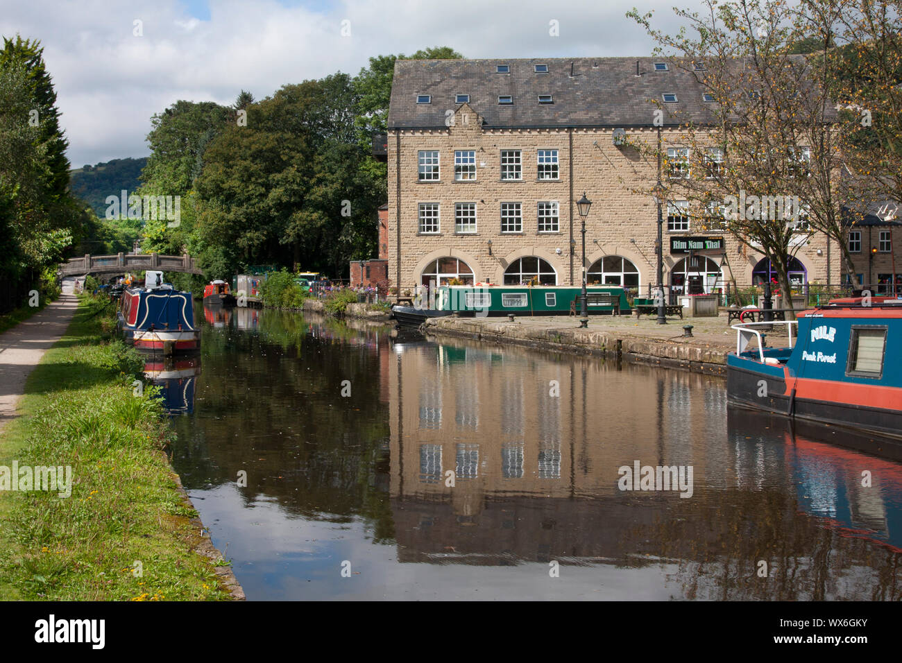 Die textilfabrik Stadt Hebden Bridge von der Rochdale Canal, Obere Calder Valley, South Pennines, Halifax, West Yorkshire, England Stockfoto