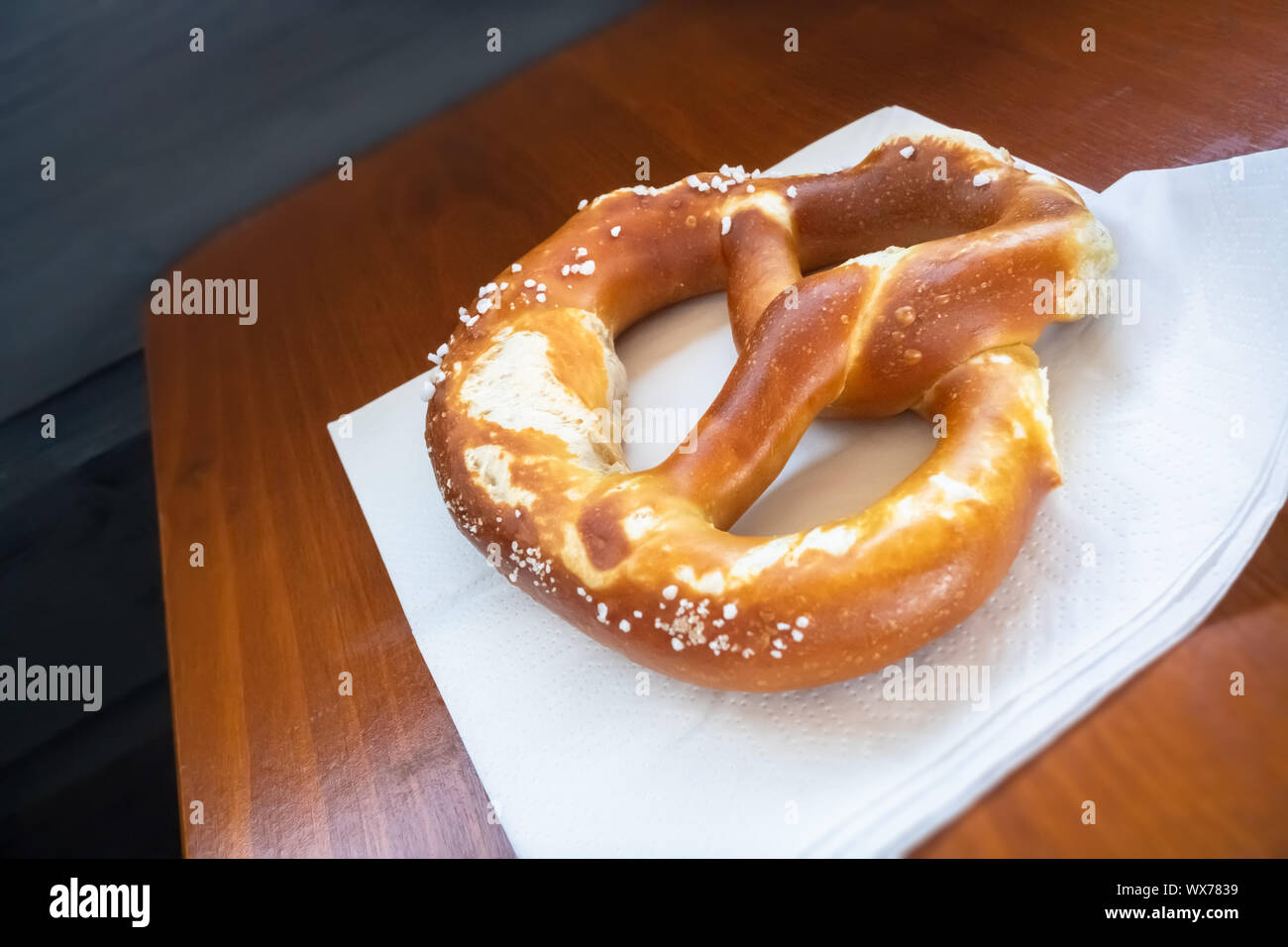 Salz brezel -Fotos und -Bildmaterial in hoher Auflösung – Alamy Salz brezel -Fotos und -Bildmaterial in hoher Auflösung – Alamy