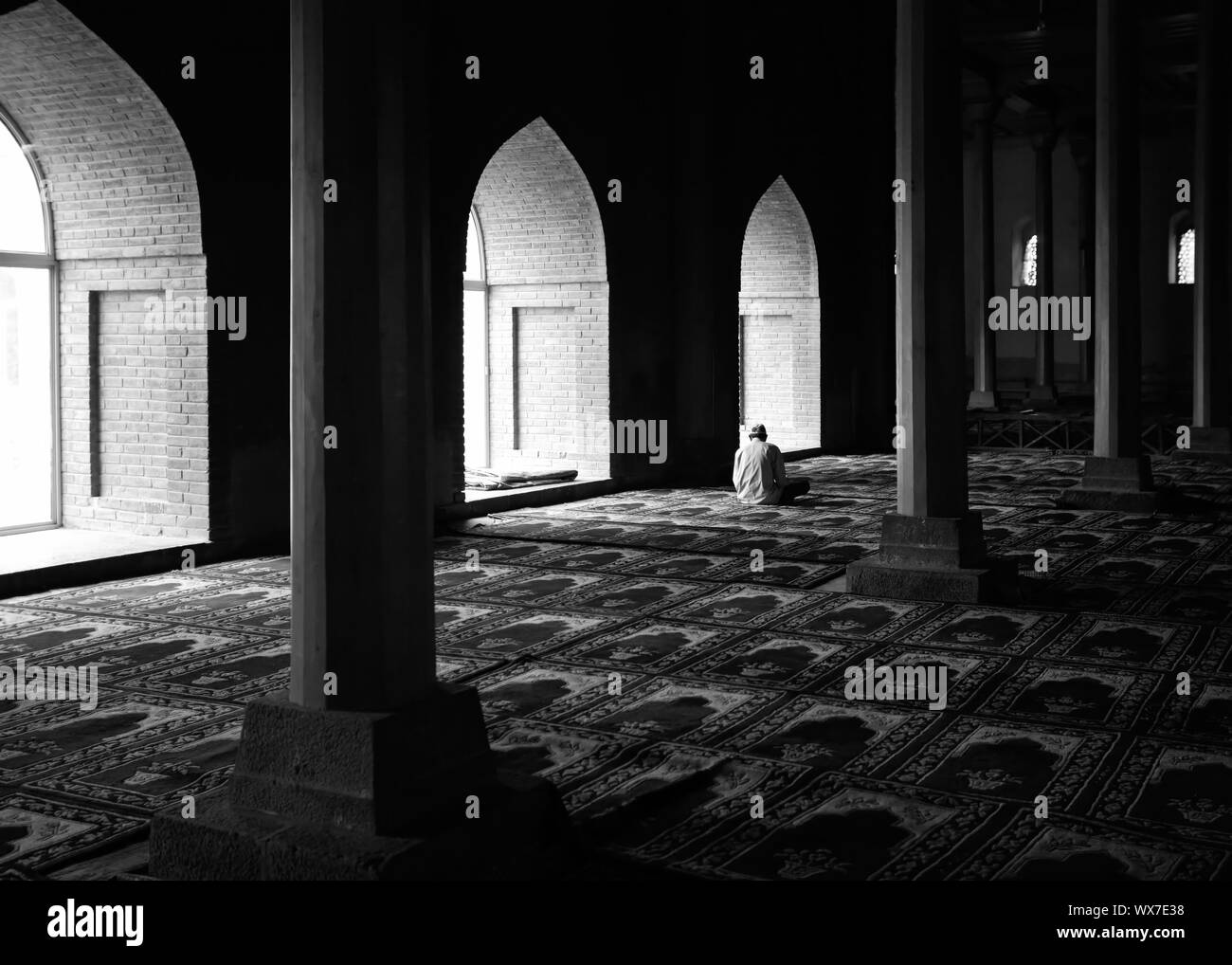 In einer Moschee zu beten Stockfoto