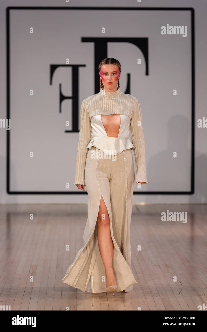 Modell Mode feinste SS 20 London Laufsteg Stockfoto