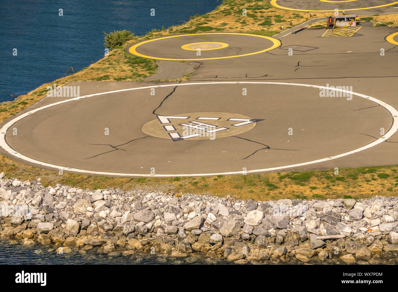 Hubschrauberlandeplatz an der Küste des Ozeans Stockfoto
