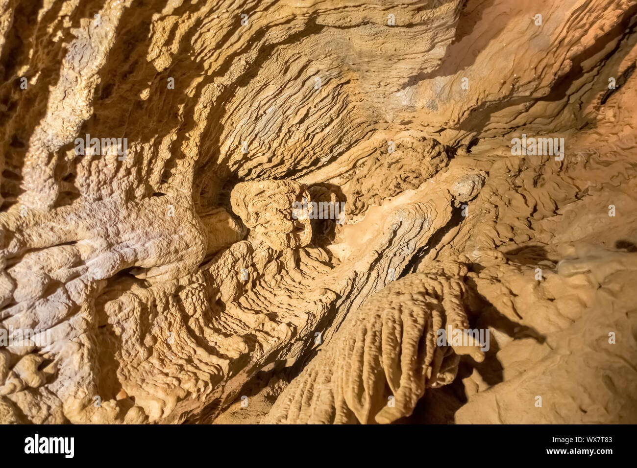 Pathway unterirdische Höhle in verbotene Höhlenforscher in der Nähe von Pigeon Forge Tennessee Stockfoto