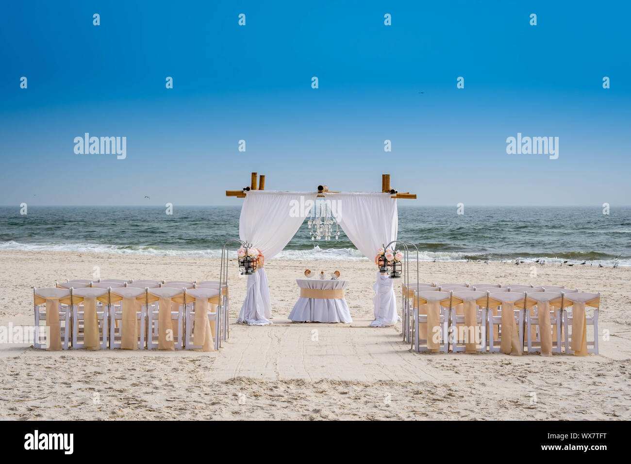 Eine einfache Hochzeit am Strand arch in Gulf Shores, Alabama Stockfoto