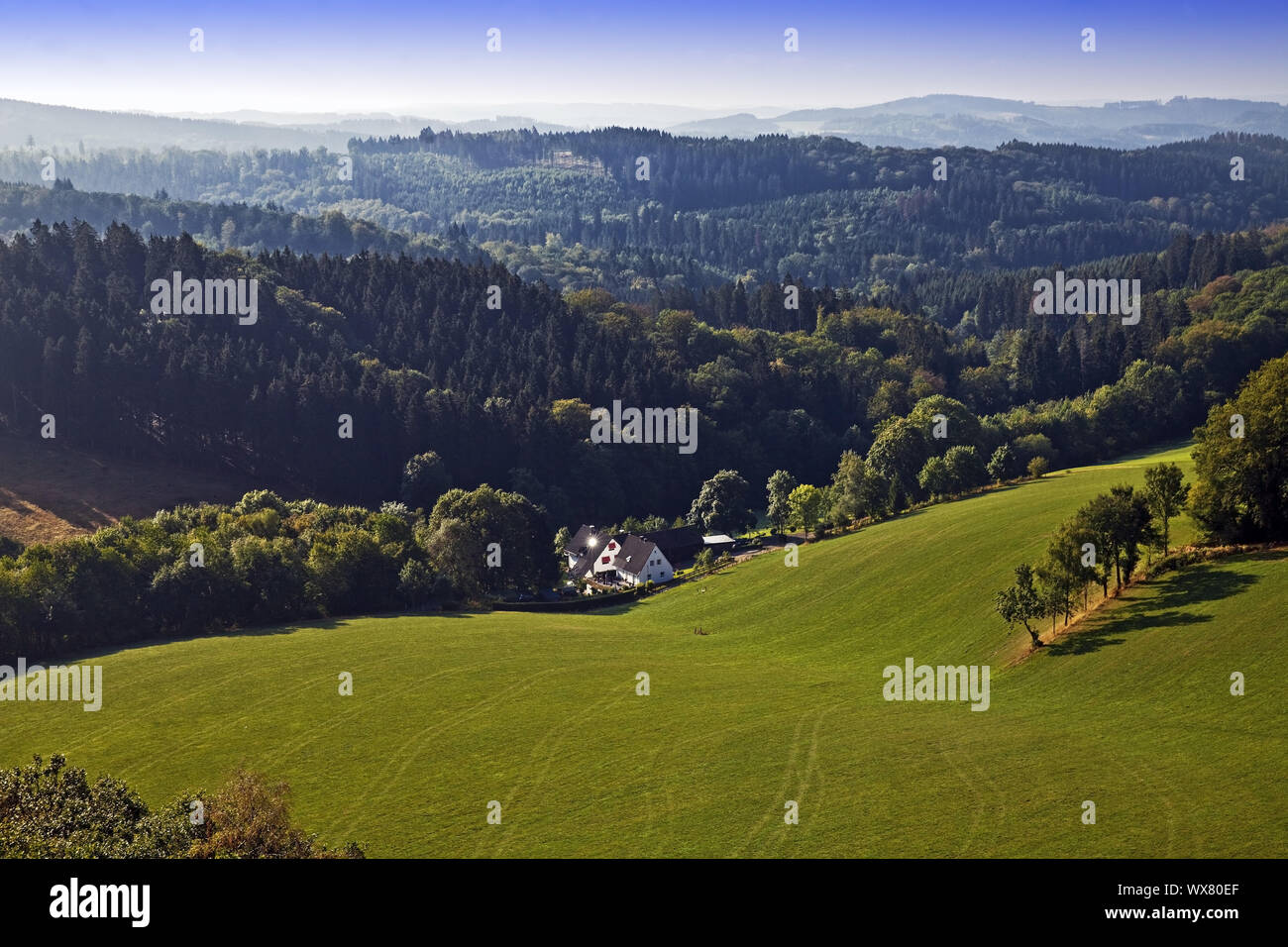 Haus in Mittelgebirgen, Meinerzhagen, Sauerland, Nordrhein-Westfalen, Deutschland, Europa Stockfoto