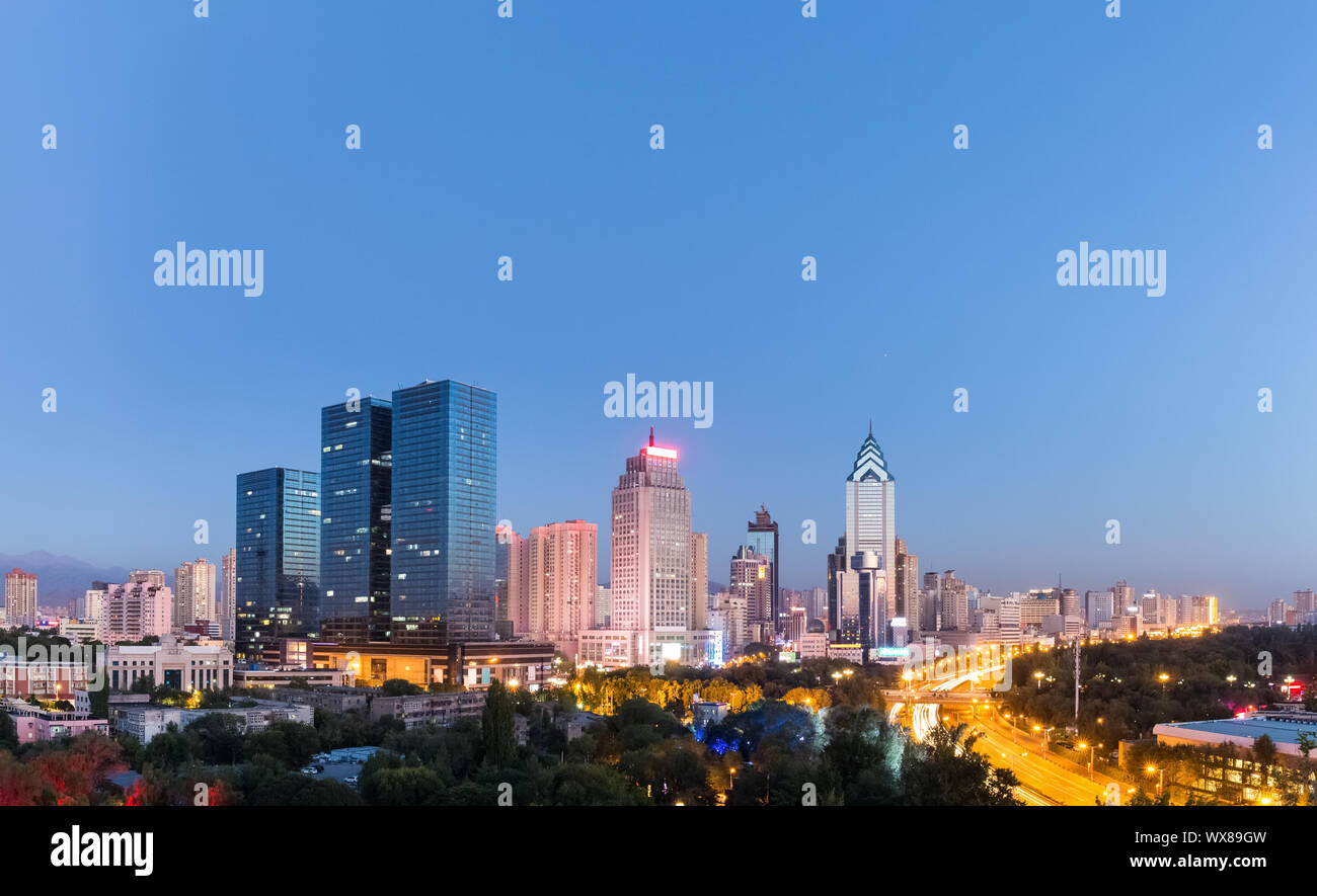 Urumqi Skyline in Nightfall Stockfoto