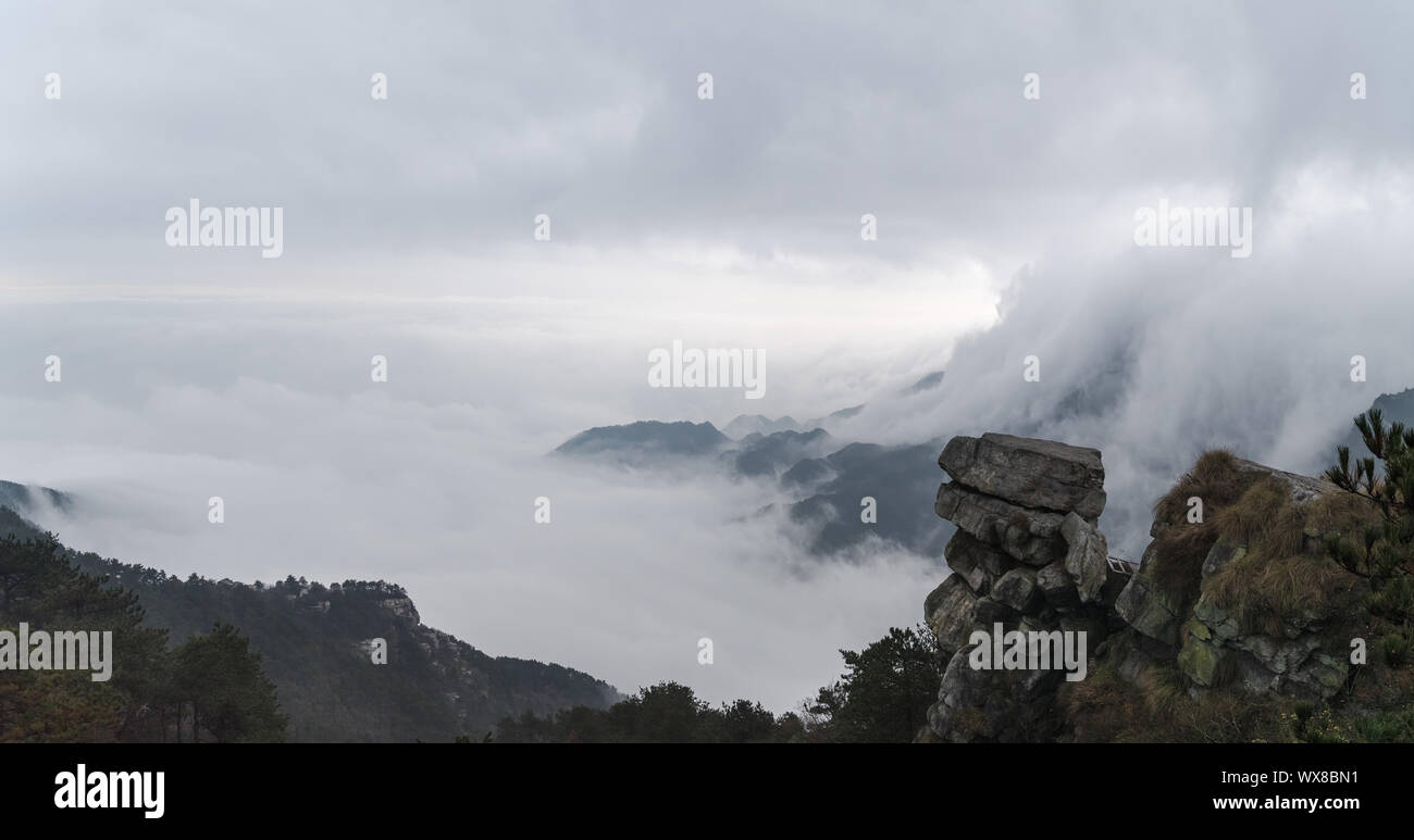 Wasserfall wolken Panorama in lushan Berg Stockfoto