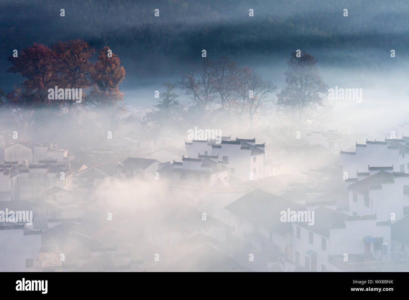 Misty Landschaft Landschaft in shicheng Dorf Stockfoto