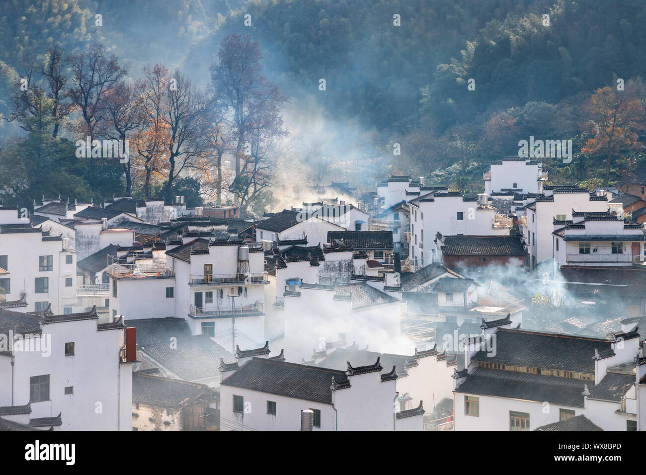 Wuyuan shicheng Dorf in Morgen Stockfoto