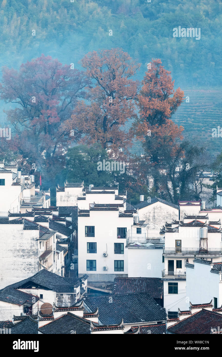 Altes Dorf in den späten Herbst Stockfoto