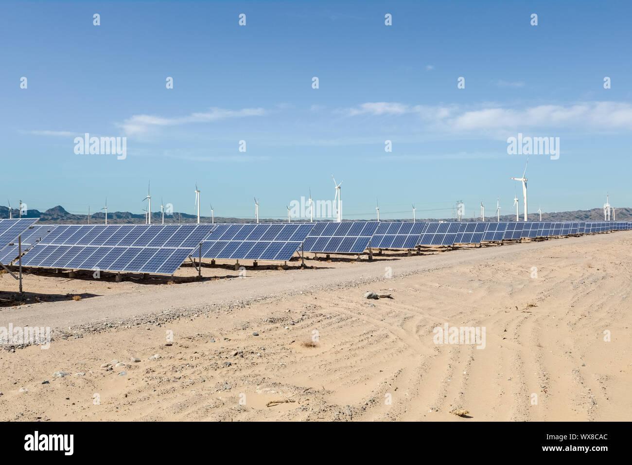 Erneuerbare Energien in Xinjiang Stockfoto