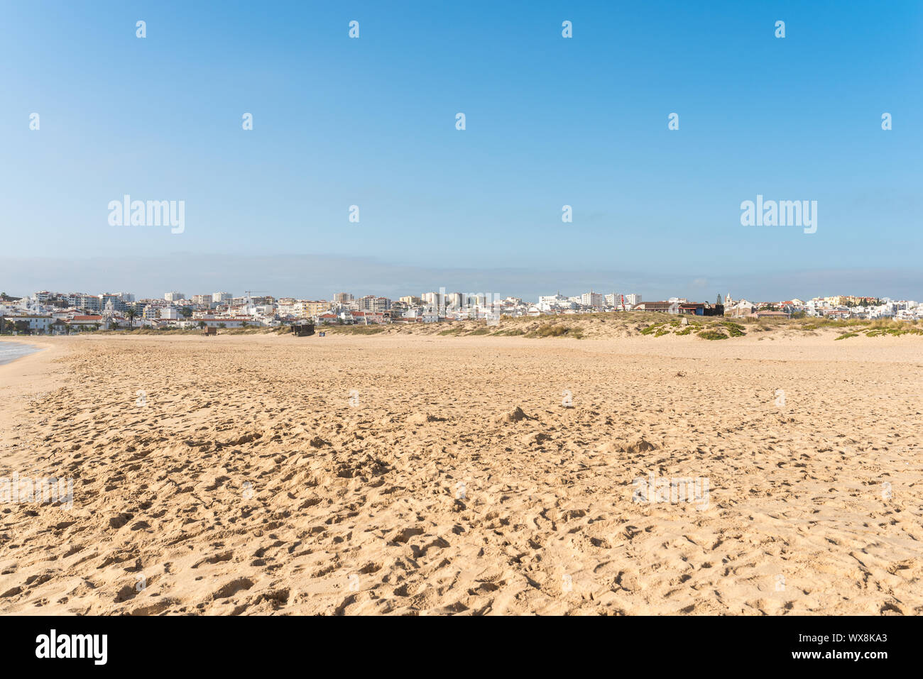 Die fünf Kilometer lange Strand Meia Praia in Lagos, Portugal Stockfoto