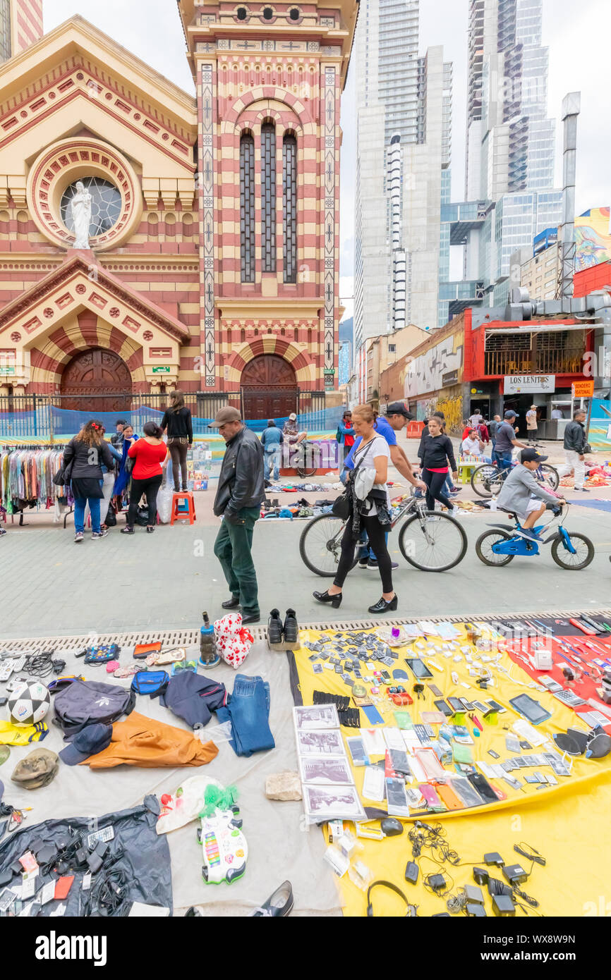Bogota Kirche von Las Nieves und Market Street Stockfoto