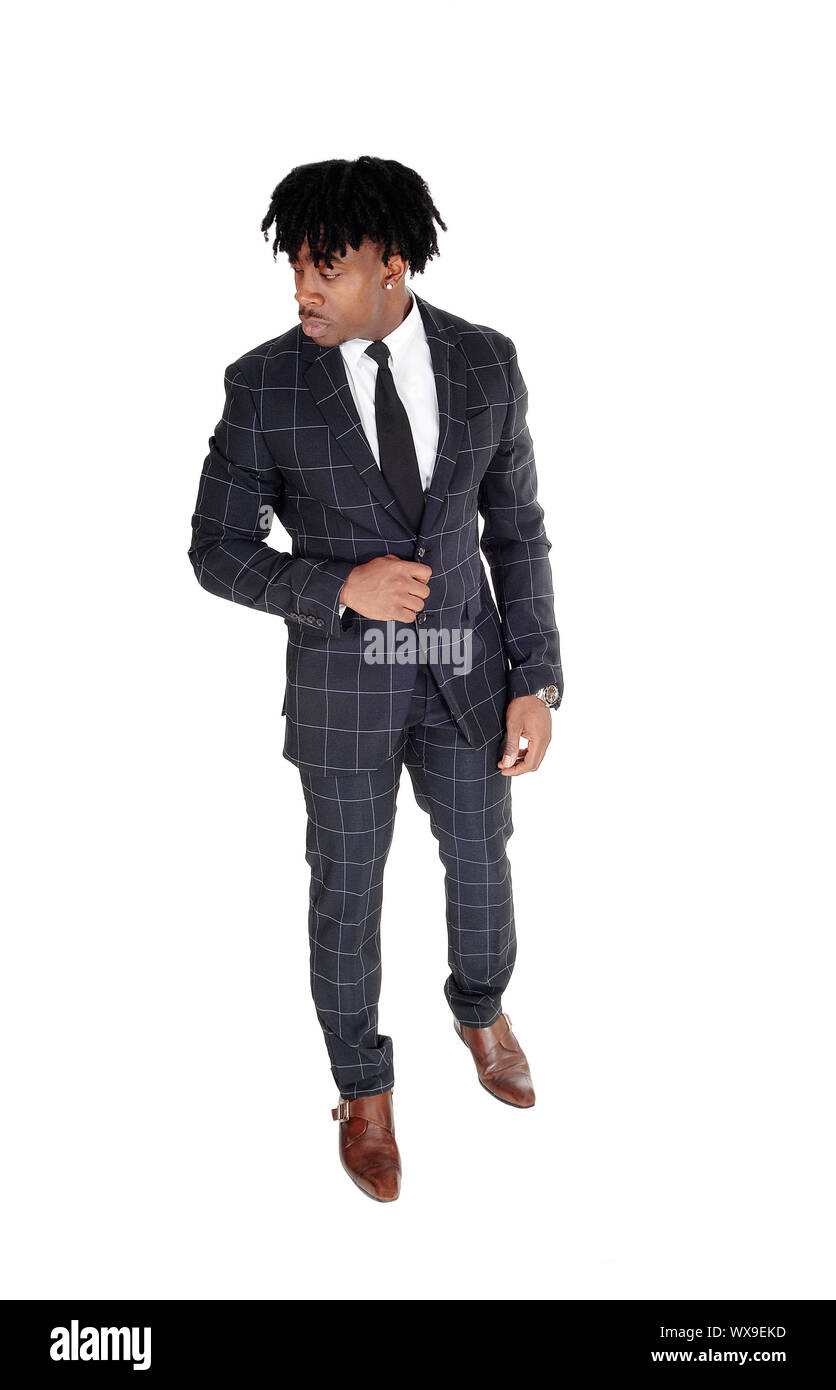 Entspannt schwarzer Mann in einem feuchten Anzug weg schauen Stockfoto
