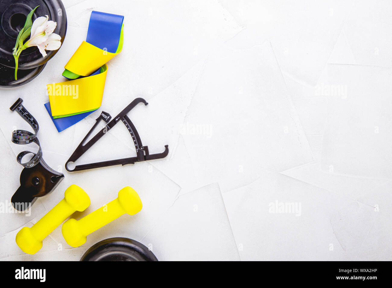 Gesunder Lebensstil, Fitnessraum und Training Konzept. Flach von Sport. Stockfoto