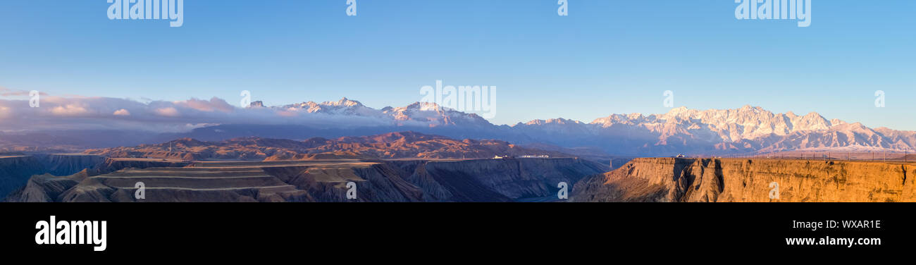 Xinjiang kuitun grand canyon Panorama Stockfoto