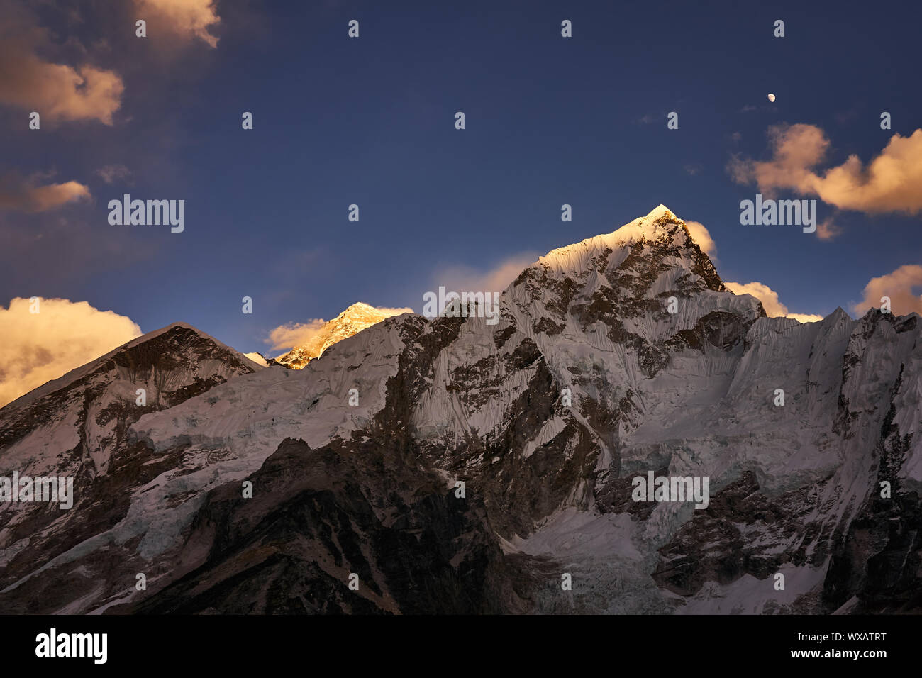 Mount Everest, Nuptse in Nepal bei Sonnenuntergang Stockfoto