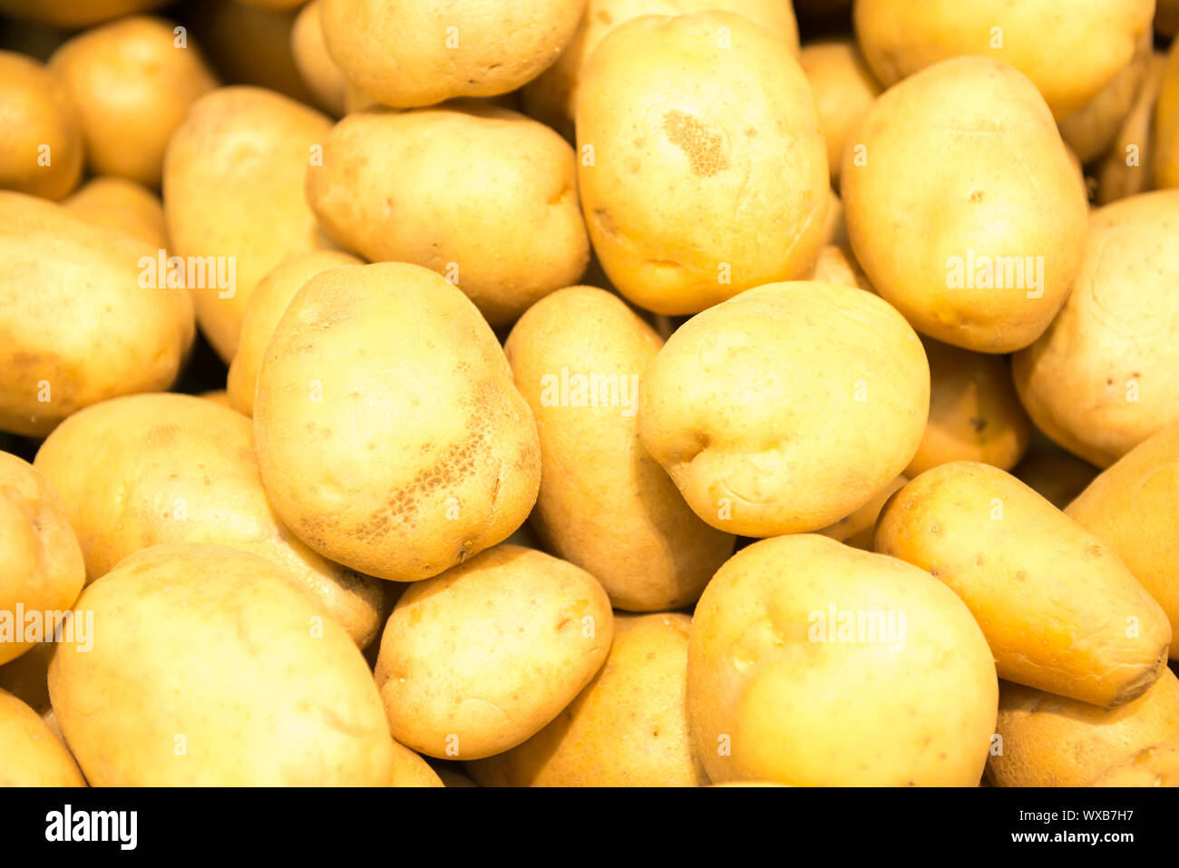 Stapel der gelben Kartoffeln Gemüse Stockfoto