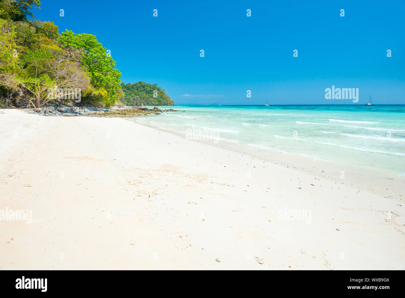 Strand bei tropischen Insel. Stockfoto