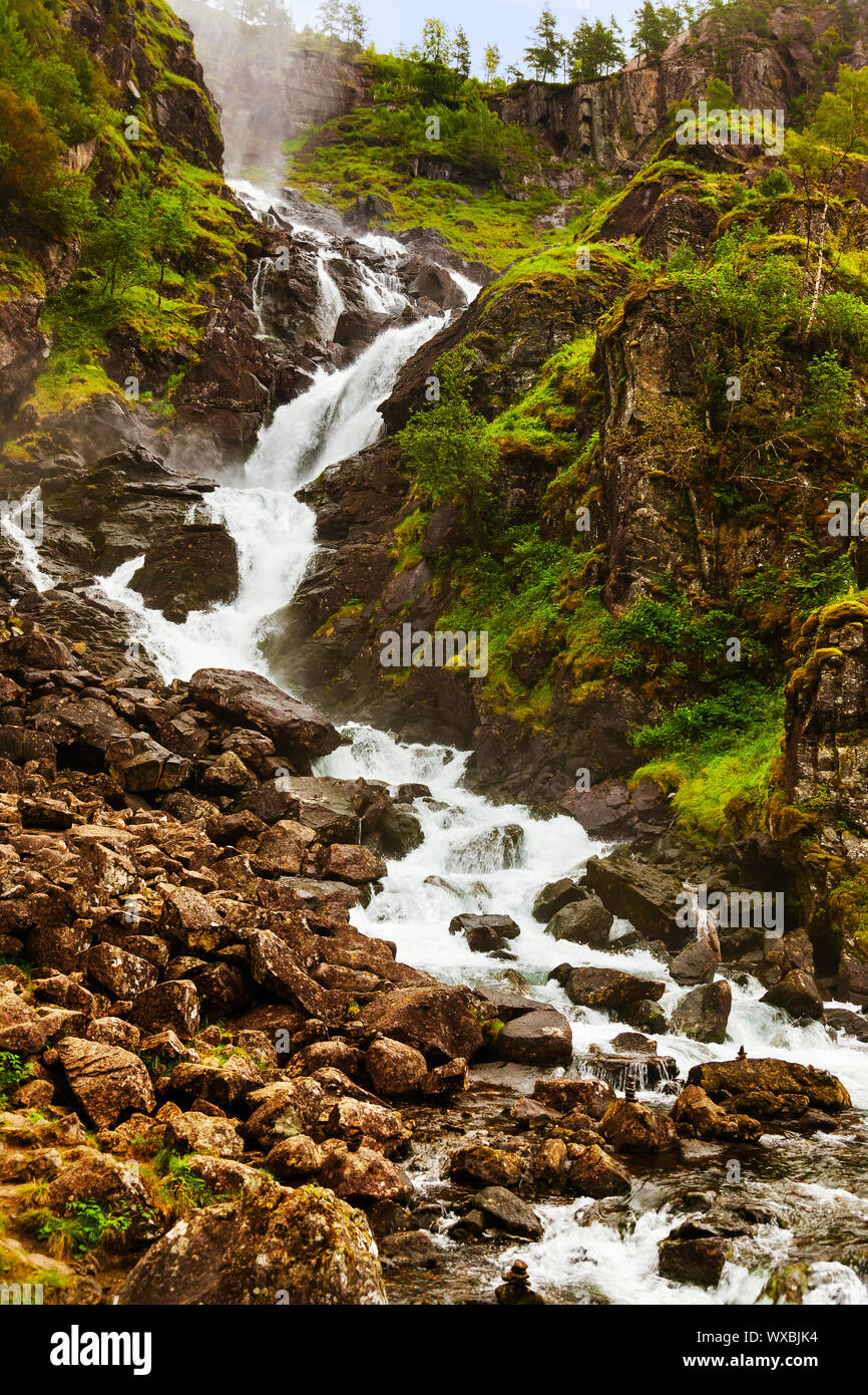Wasserfall Laatefossen in Hardanger-Norwegen Stockfoto