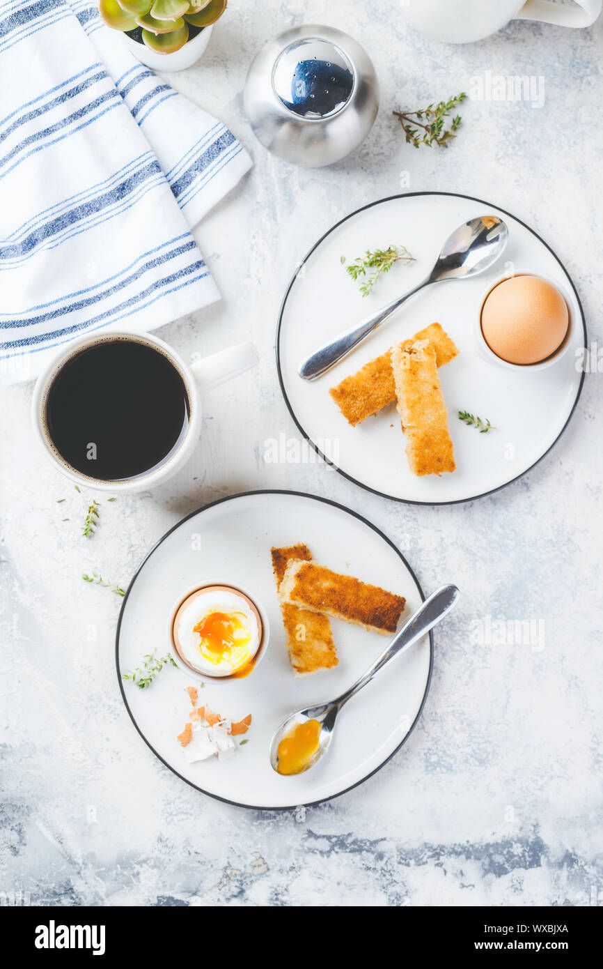 Weich gekochtes Ei zum Frühstück Stockfoto