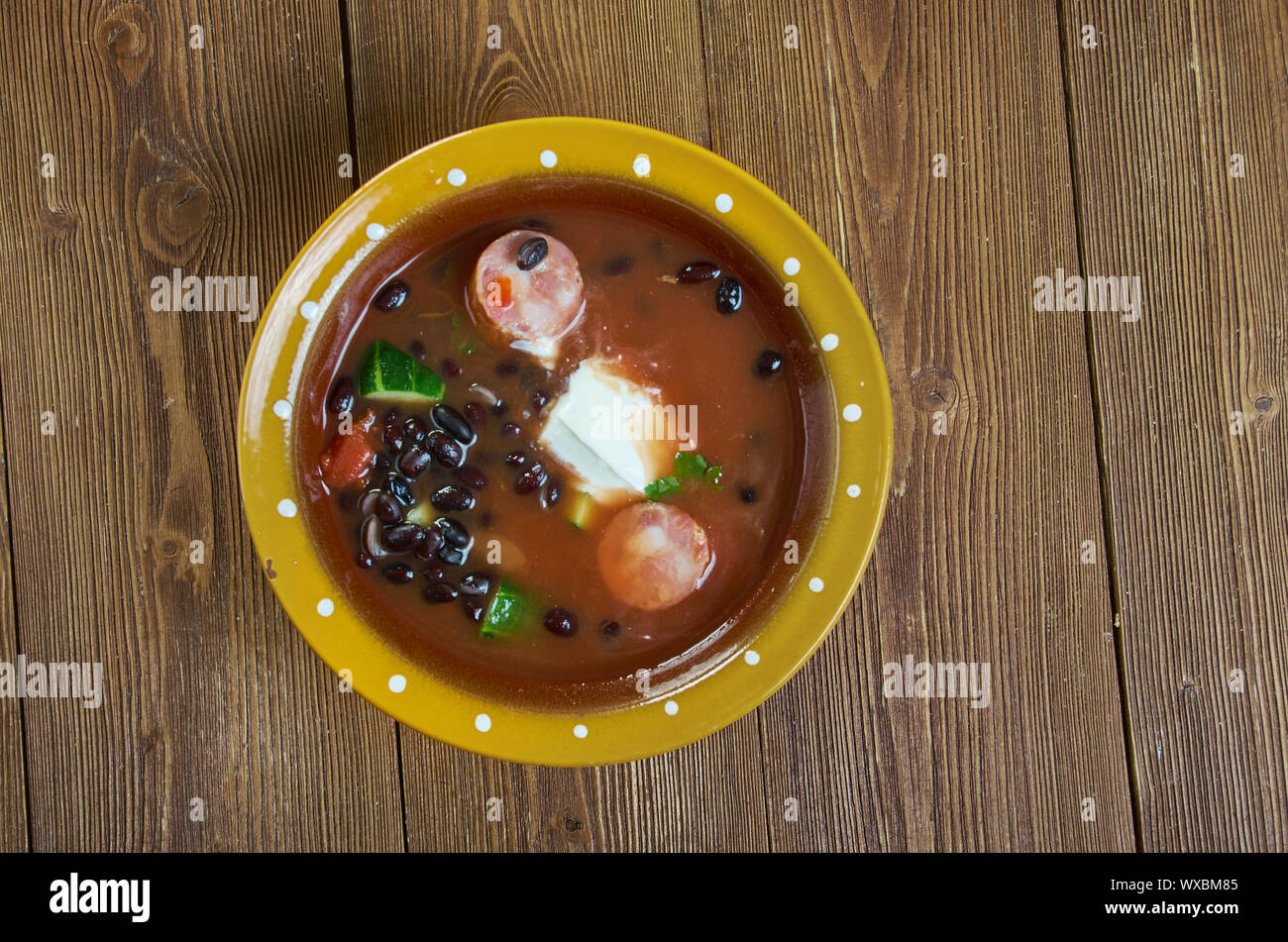 Schwarze Bohnensuppe mit Cajun Wurst Stockfotografie - Alamy