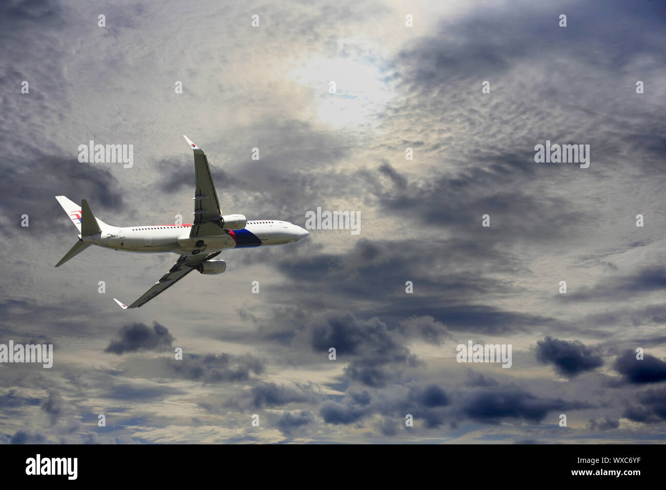 Verkehrsflugzeug Boeing 737-4 H6 fliegen Reisen Stockfoto