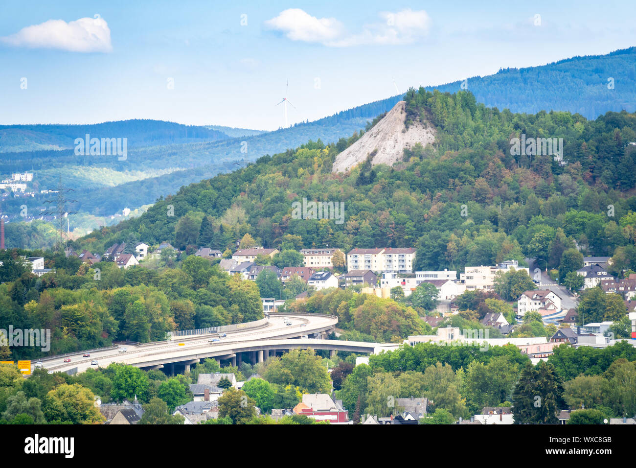 Luftaufnahme der Bundesstraße bei Siegen Deutschland Stockfoto