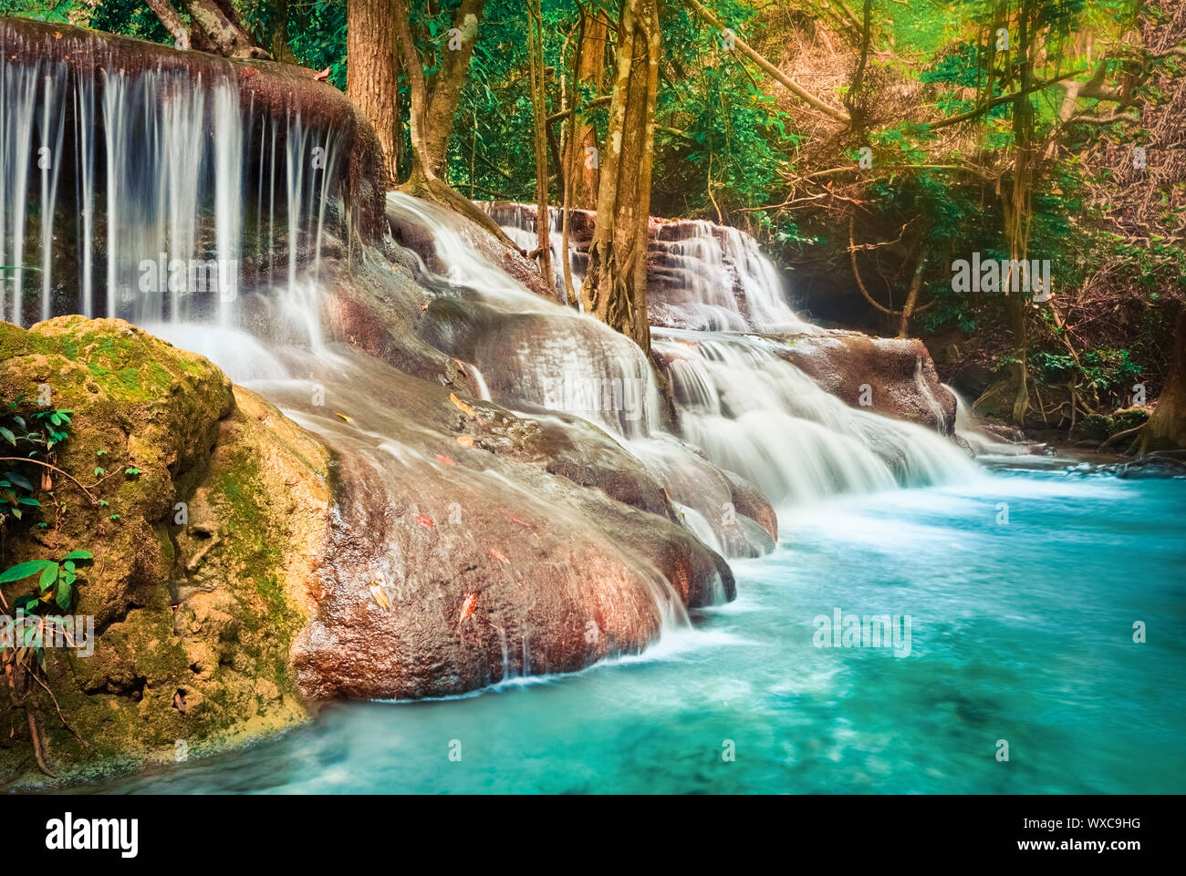 Schönen Wasserfall Huai Mae Khamin, Thailand Stockfoto