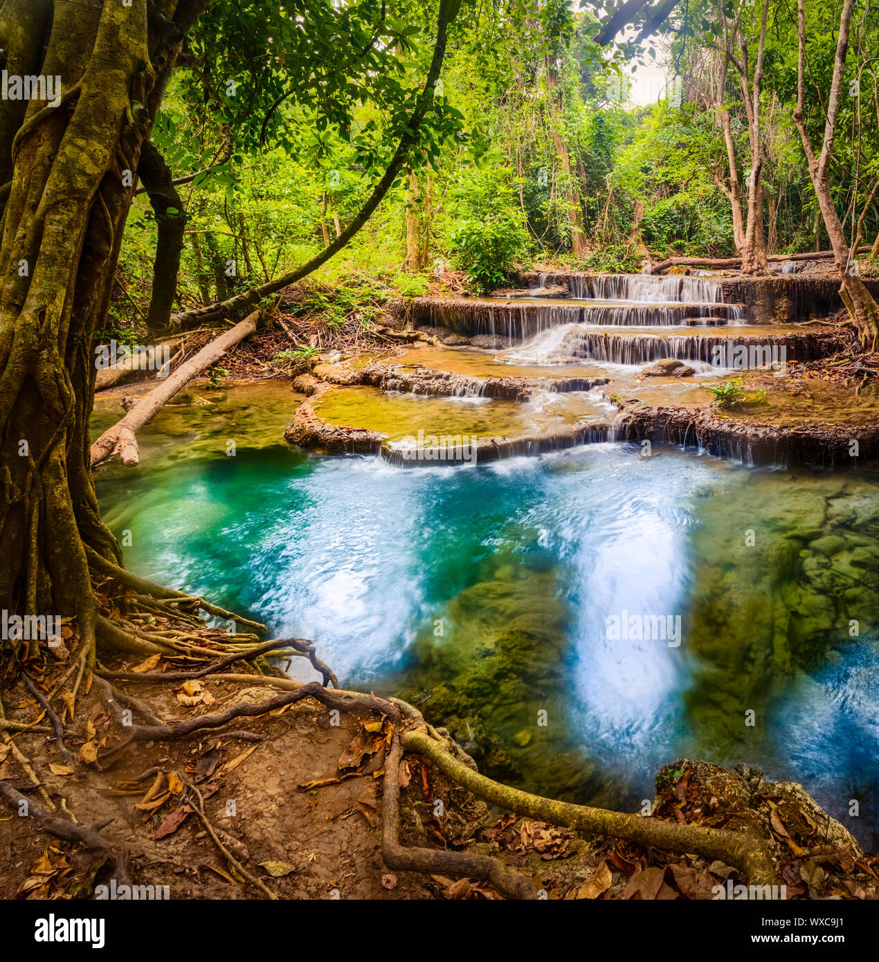 Schönen Wasserfall Huai Mae Khamin, Thailand Stockfoto