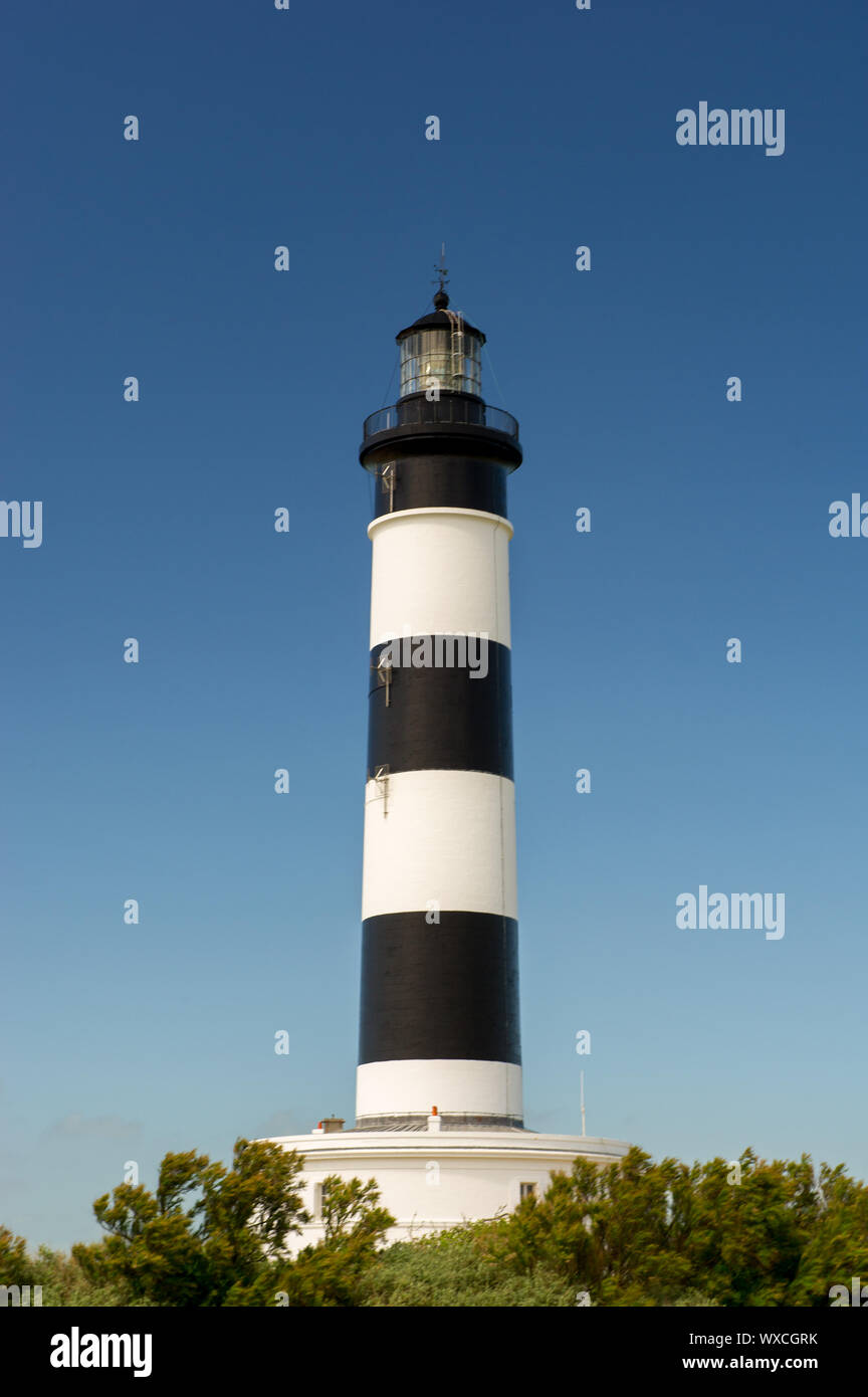 Insel D'Oleron in der französischen Charente mit gestreiften Leuchtturm Stockfoto