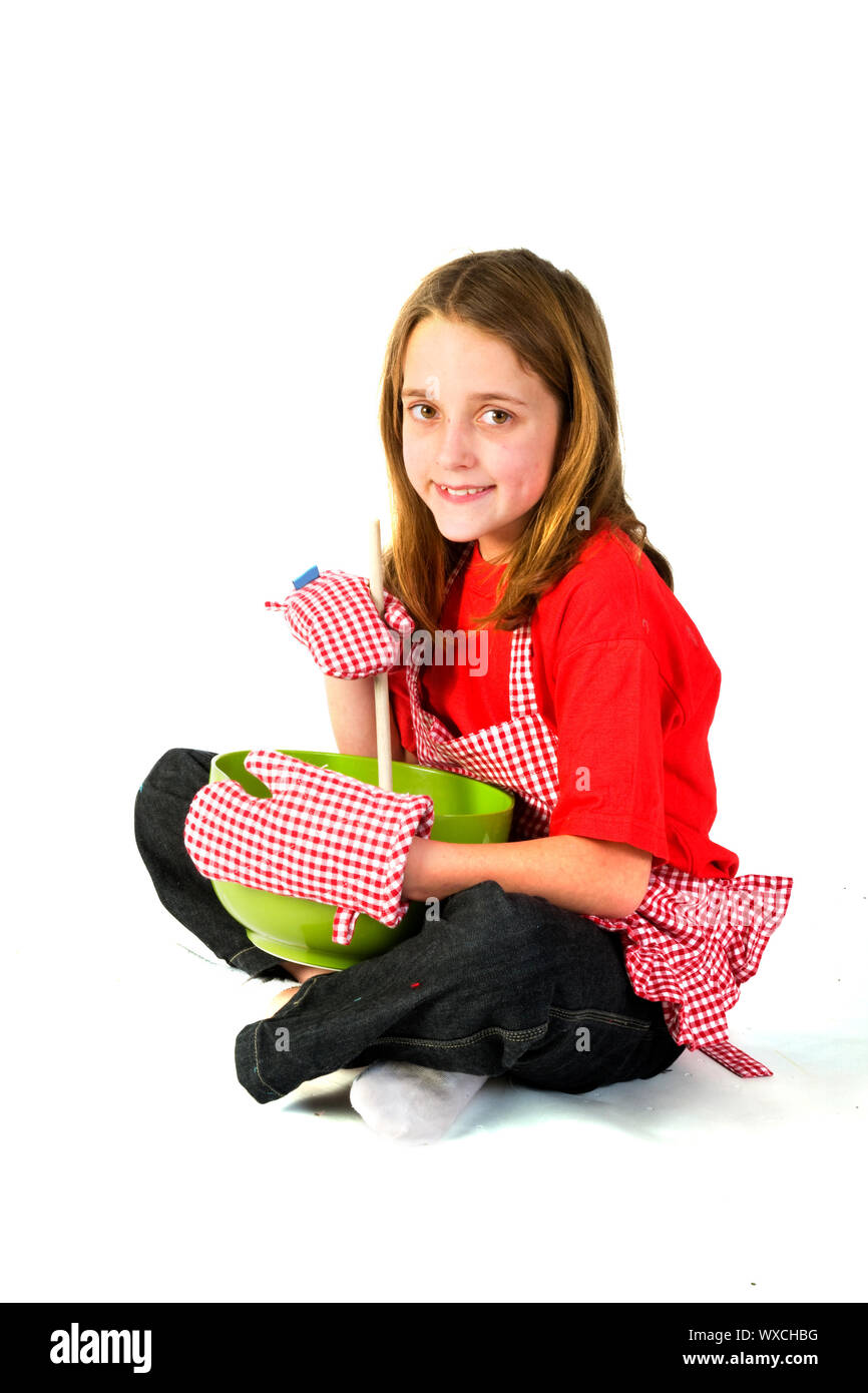 Mädchen hilft, ihre Mutter mit Plätzchen backen Stockfoto