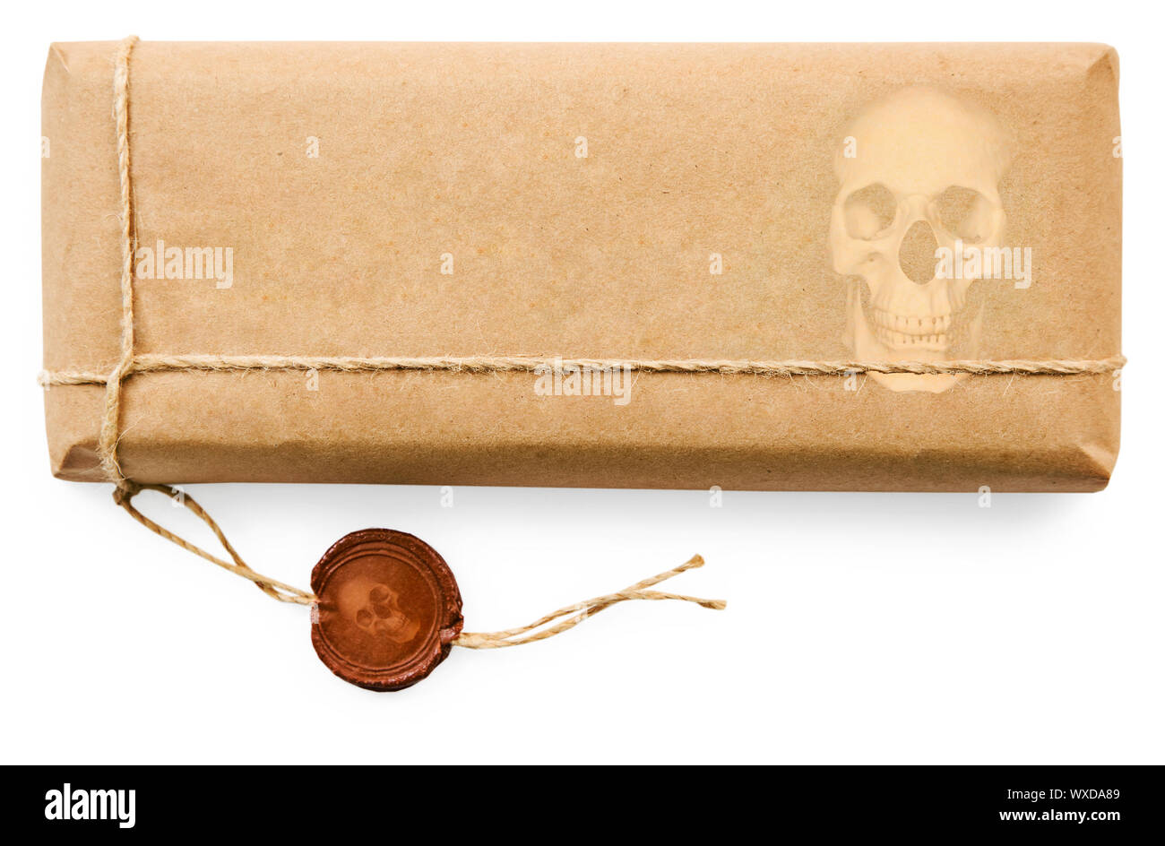 Tödliche Postpaket auf weißem Hintergrund Stockfoto