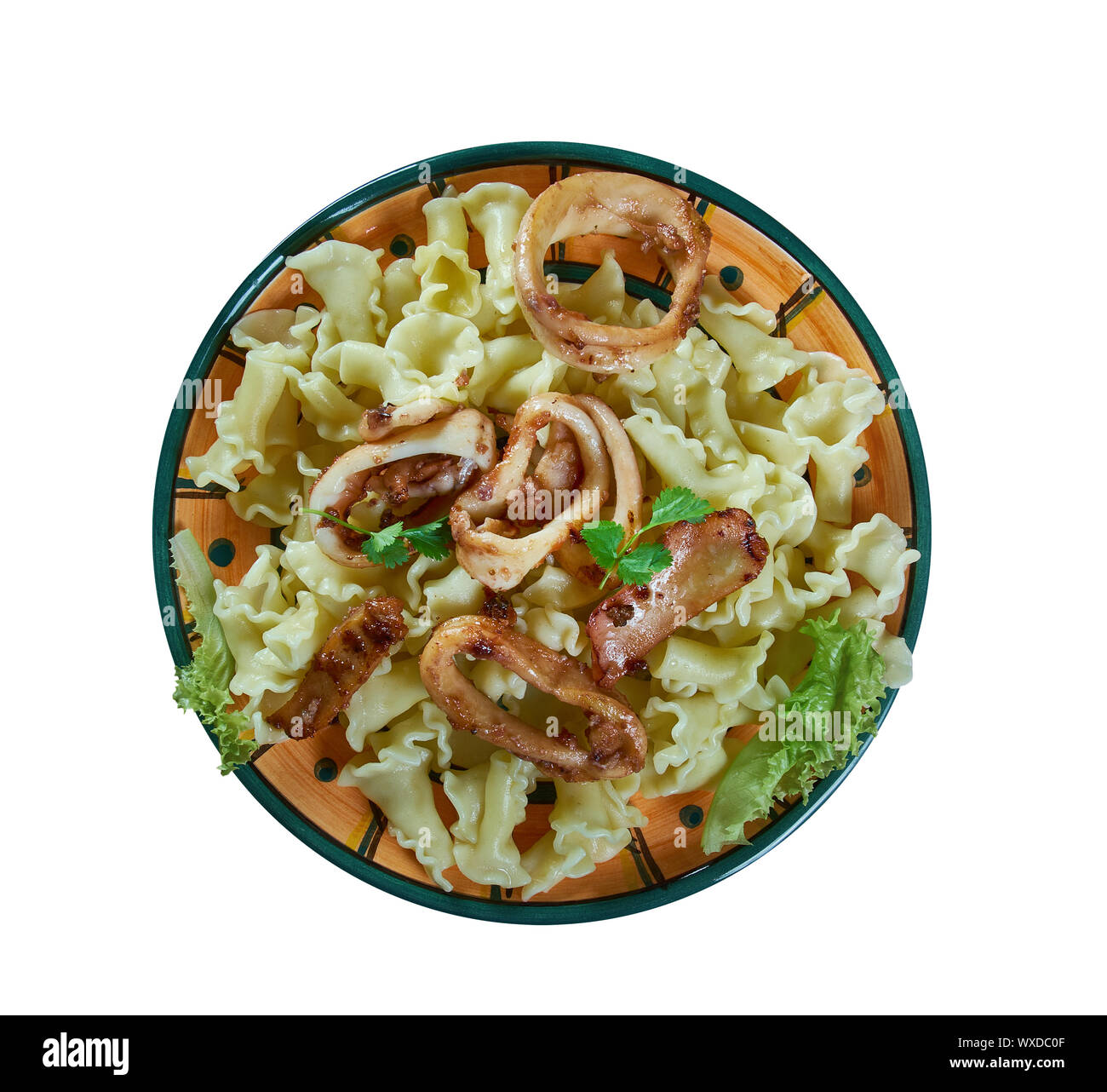 Pasta con Campanelle calamari Stockfoto