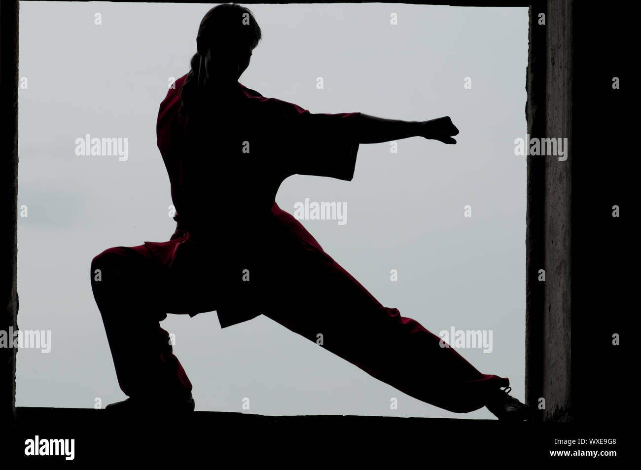 Shaolin Warriors wushoo Mann silhouette Praxis Kampfkunst outdoor. Kung Fu Stockfoto