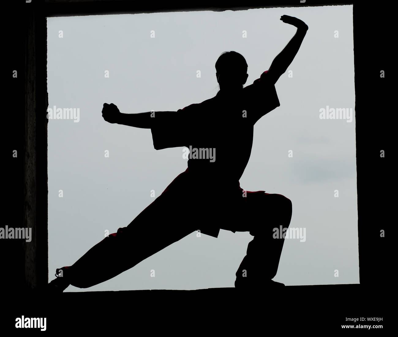 Shaolin Warriors wushoo Mann silhouette Praxis Kampfkunst outdoor. Kung Fu Stockfoto