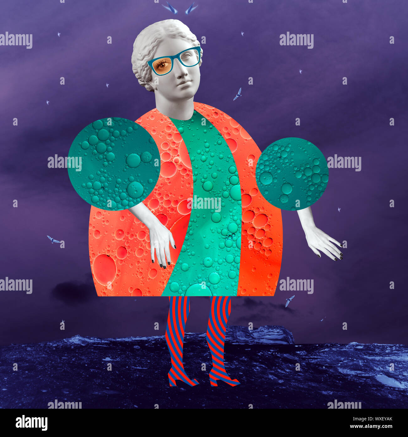 Moderne konzeptuelle Kunst Poster mit einem lustigen Puppe in einem massurrealism Stil. Zeitgenössische Kunst Collage. Stockfoto