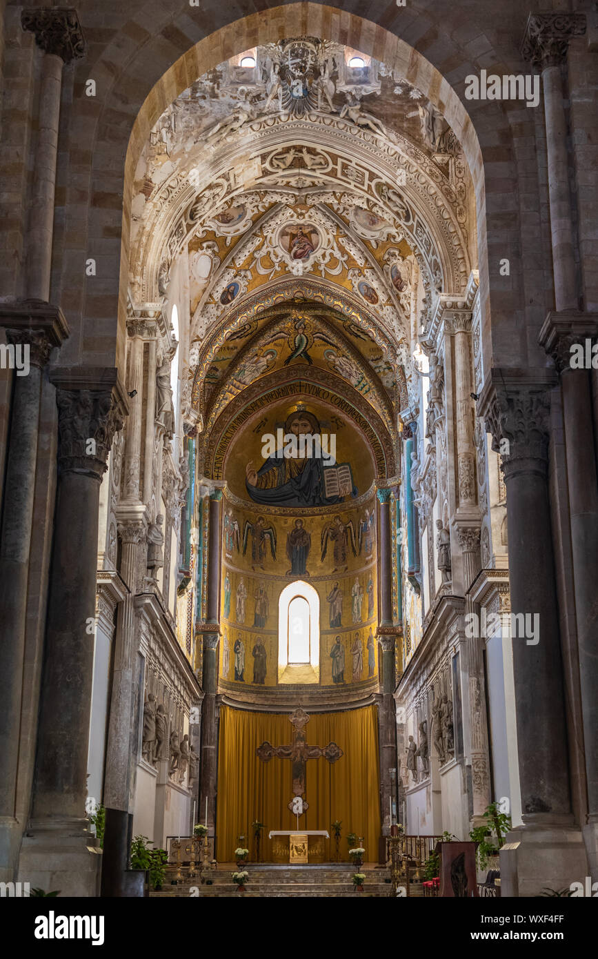 Innenraum der Cathedral-Basilica von Cefalu, Sizilien, Italien Stockfoto
