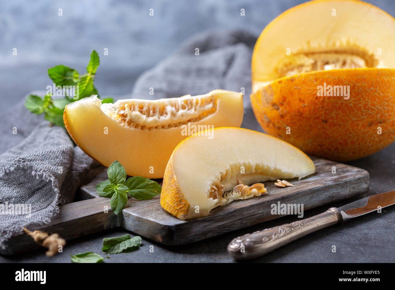 Reife Melone in Stücke gehackt. Stockfoto