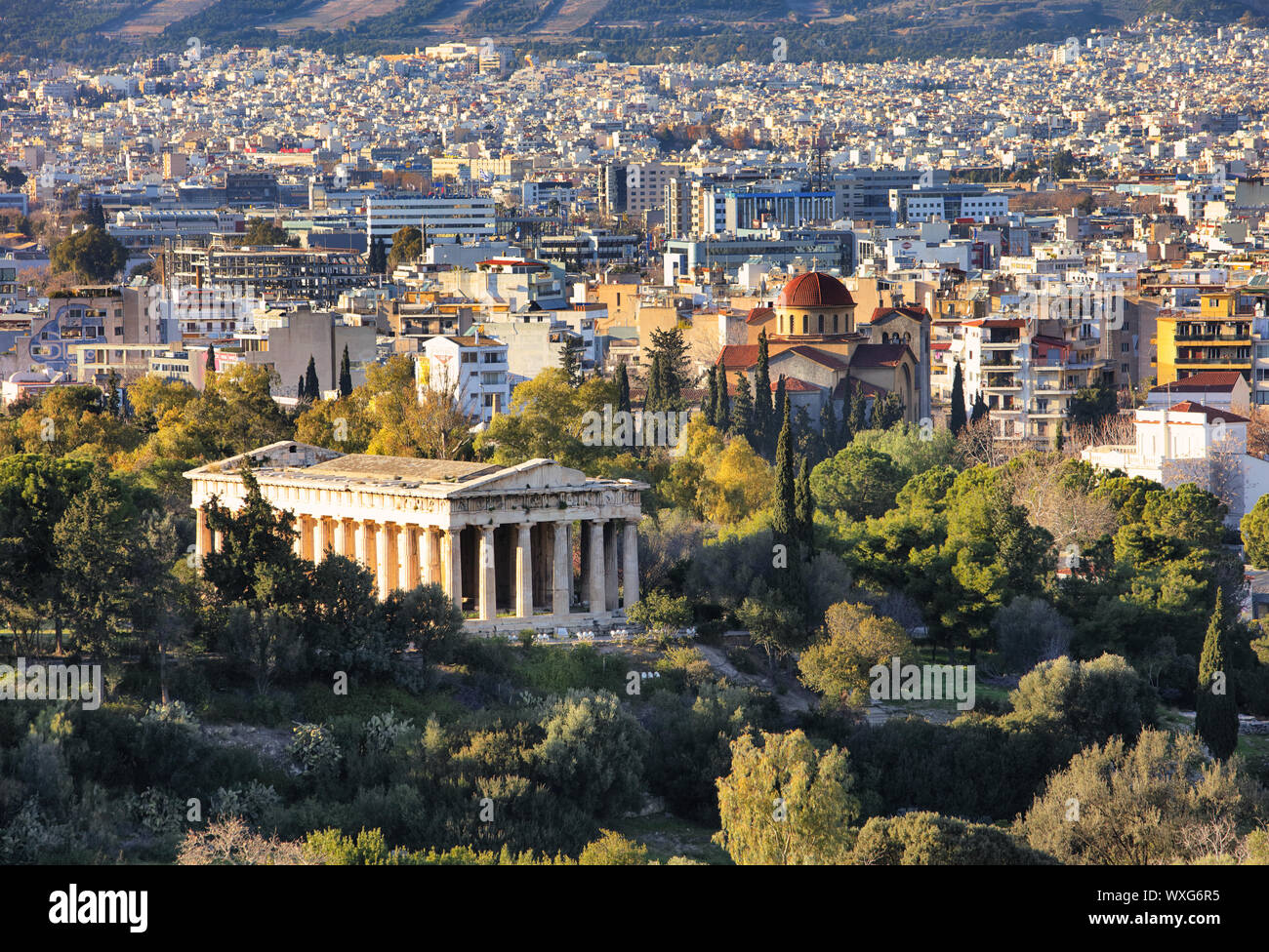 Ansicht von der Oberseite der Tempel des Hephaistos in Athen Theseion, Griechenland im Sommer Stockfoto