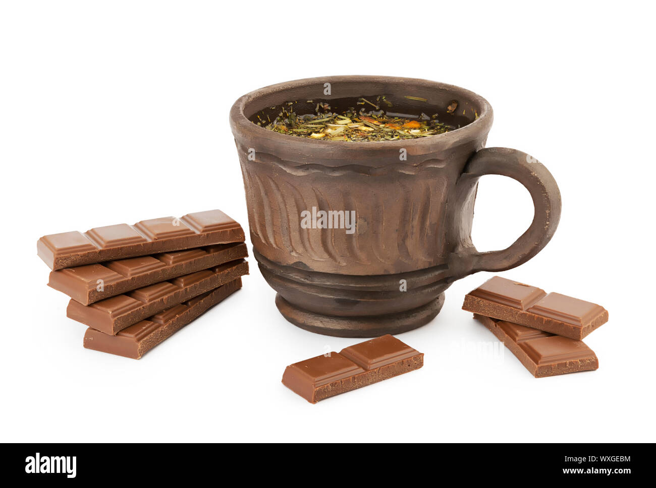 Frische Kräuter Tee und Schokolade auf Weiß mit weichen Schatten isoliert Stockfoto