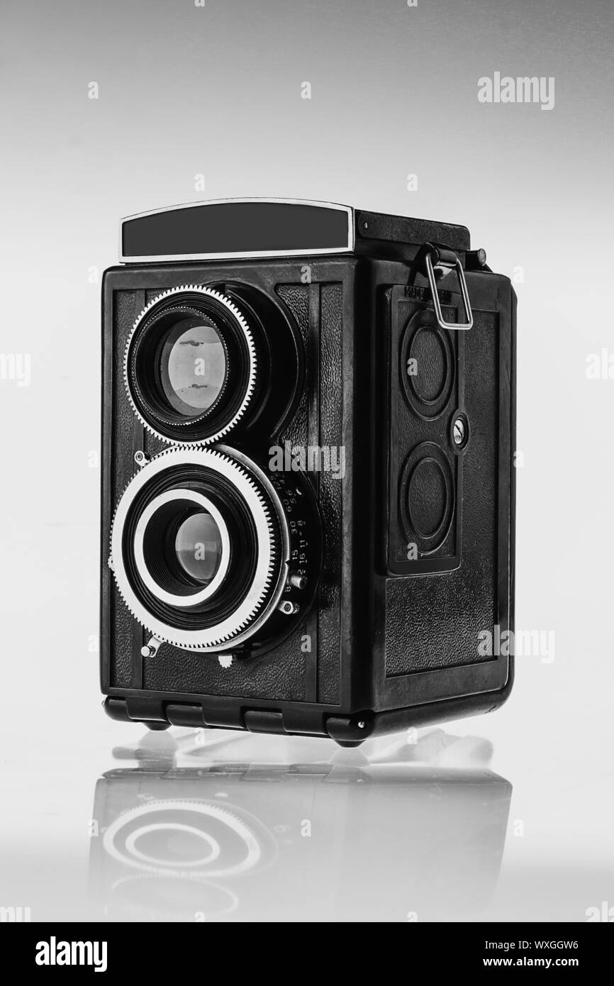 Die Schwarz Vintage twin-lens reflex Kamera für Film Stockfoto