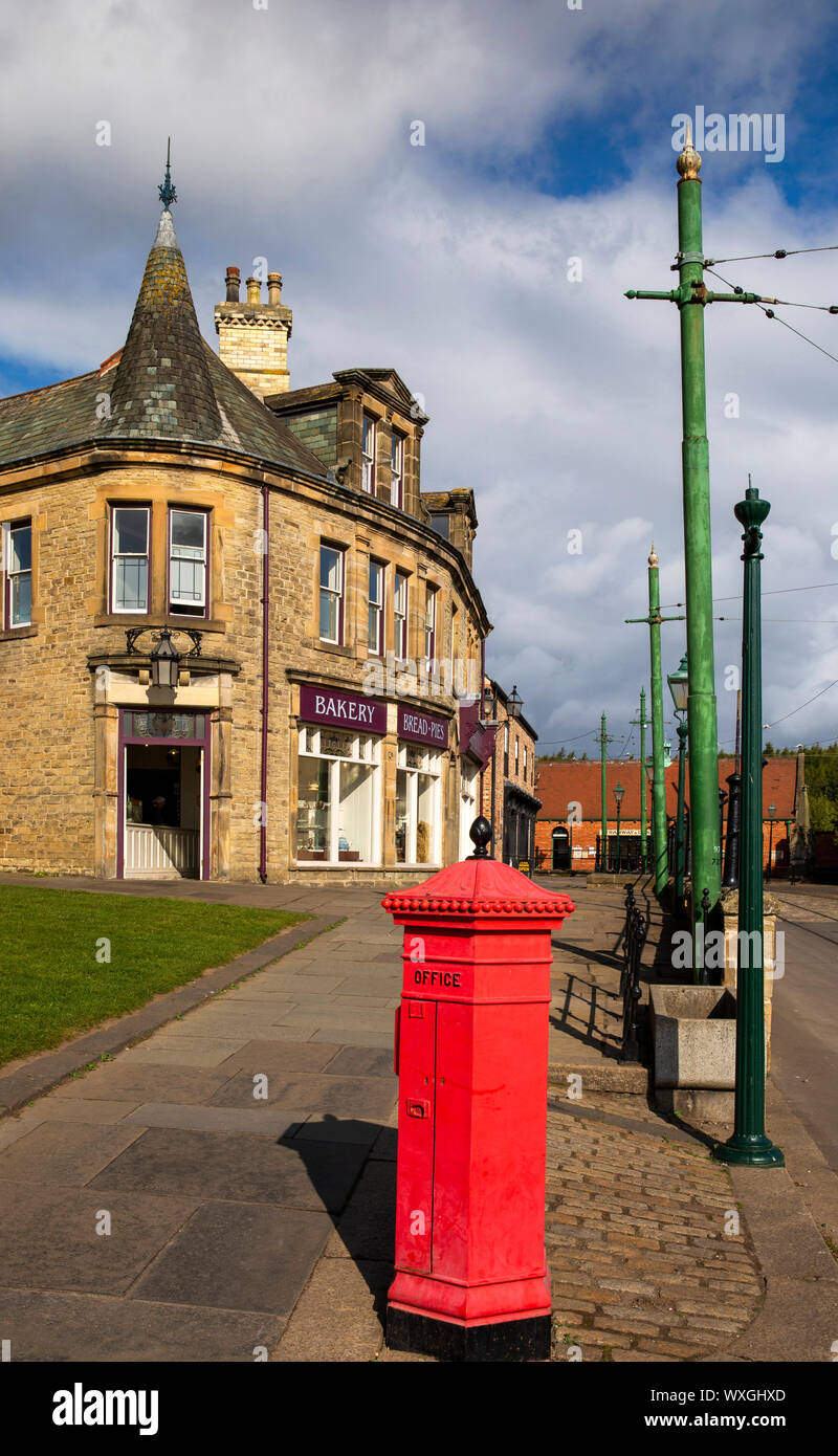 UK, County Durham, Beamish, Museum, Stadt, historischen viktorianischen Penfold sechseckige Letter Box außerhalb Herron's Bakery Stockfoto